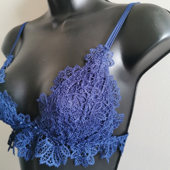 Secret Possession Soft Cup medium. 2 Bras for $30 - Picture 4 of 4